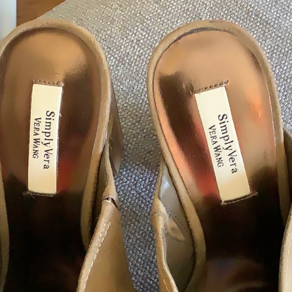Simply Vera Svarestan Faux Suede Clogs - Picture 5 of 6
